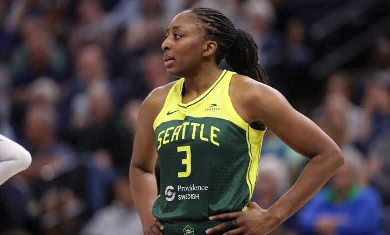 Nneka Ogwumike playing in 2024 before her retirement from the WNBA