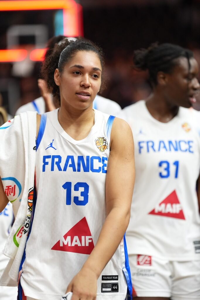 Janelle Salaün, unanimous Sixth Player of the Year in the WNBA awards 2026