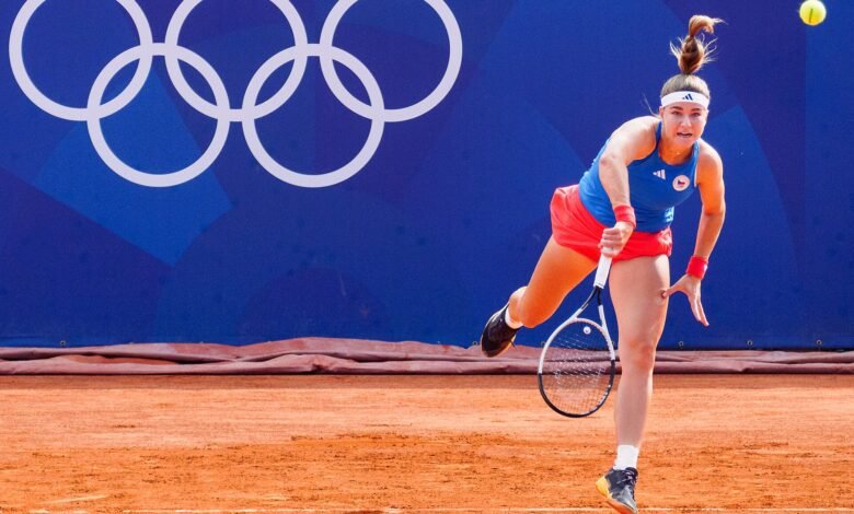 Karolína Muchová serving, who won the Muchová Osaka match in Beijing